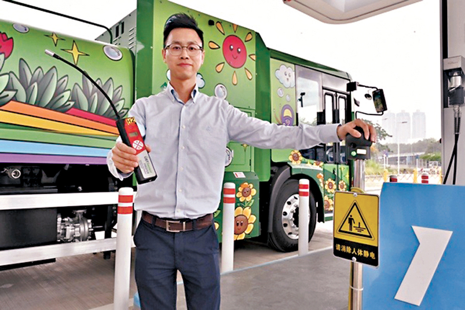 ●林向涌表示，洗街車每次加氫都必須由曾受專業訓練的人員操作。