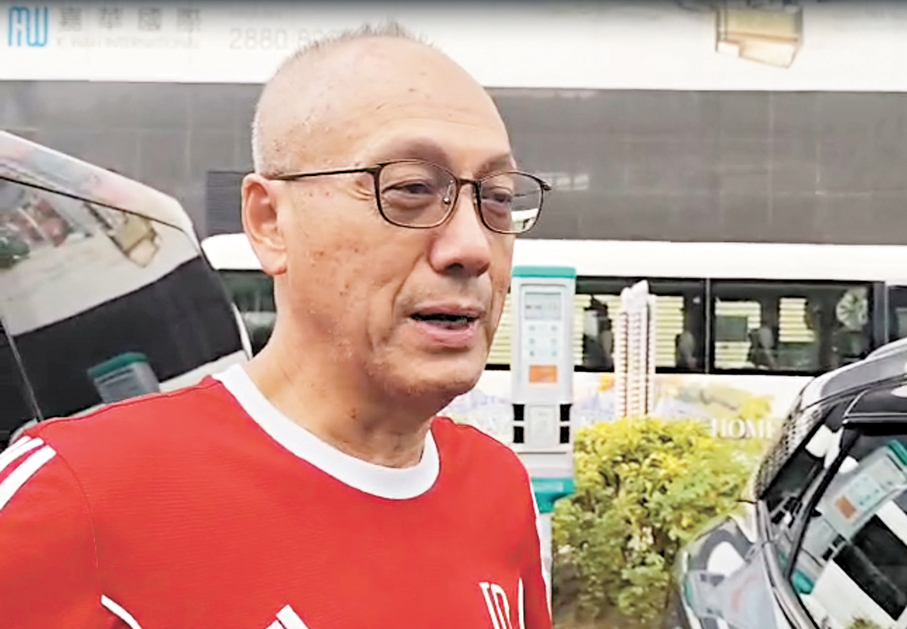 ●黃先生：「咁多年冇加，加到4蚊都合理，但一次過加一倍，個心唔係好舒服，可唔可以分兩年加？」他又相信「私人停車場會跟住加價，不過用得車預咗！冇辦法！」 香港文匯報記者鄺福強  攝