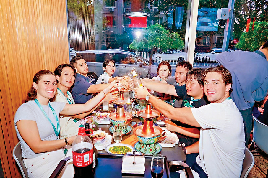 ●參加「世界遺產在北京」國際交流對話的國際青年說，四天豐富行程讓自己開始愛上中國。