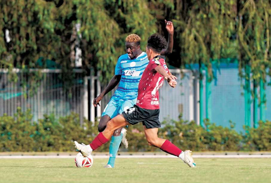 ●伊巴謙（左）今場表現活躍。 香港文匯報記者張發兒 攝