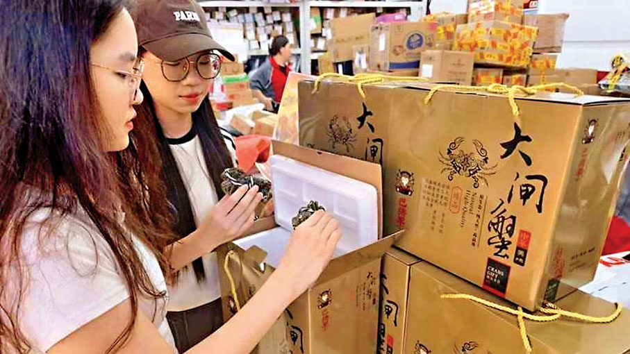 ●京東在深圳設4個大閘蟹口岸自提點。 京東圖片