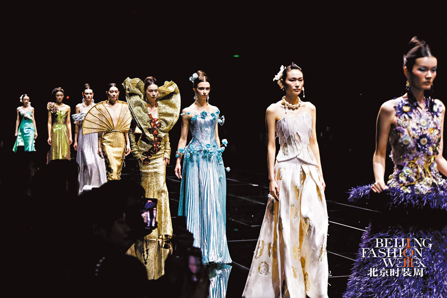 ●郭培「鎏光」開幕秀