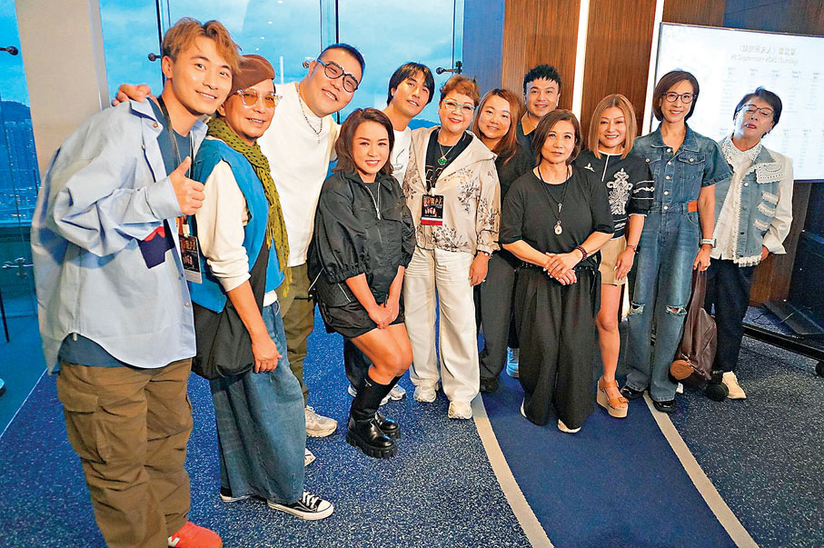 ●一眾圈中好友現身力撐。   香港文匯報記者子棠  攝