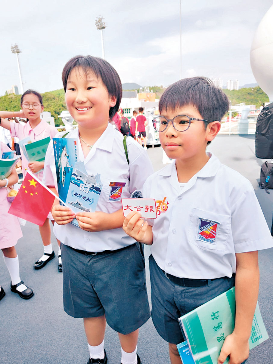 ●陳同學（左）　香港文匯報記者嚴鍇華 攝
