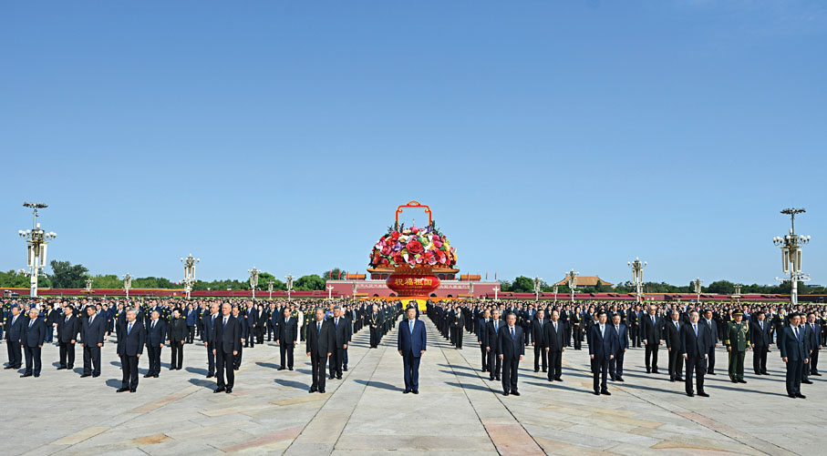 ●9月30日上午，黨和國家領導人習近平、李強、趙樂際、王滬寧、蔡奇、丁薛祥、李希、韓正等來到北京天安門廣場，出席烈士紀念日向人民英雄敬獻花籃儀式。 新華社