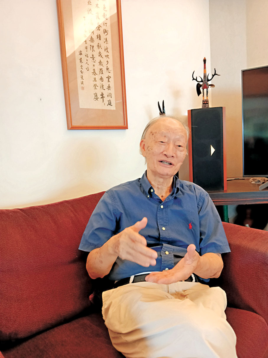 ●莊靈在位於台灣關渡家中接受香港文匯報記者專訪。