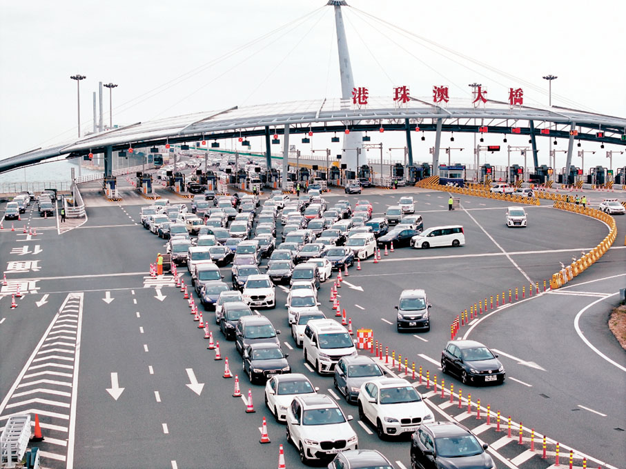 ●港珠澳大橋在長假期間日均車流量預計突破2萬車次。 資料圖片