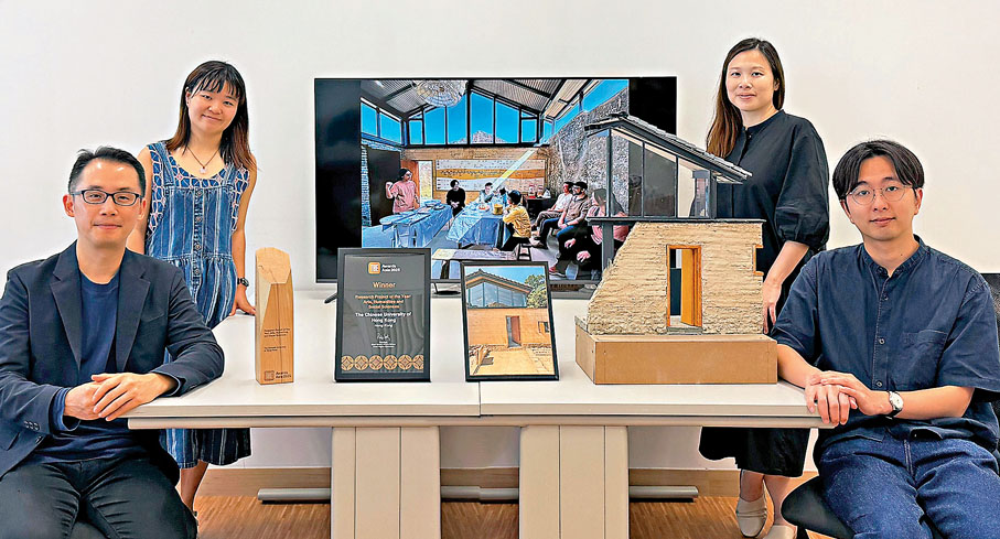 ●香港中文大學建築學院副教授鍾宏亮（左一）率領團隊藉「梅子林復育計劃」榮獲2025年度泰晤士高等教育亞洲大獎「藝術、人文與社會科學年度研究獎」。