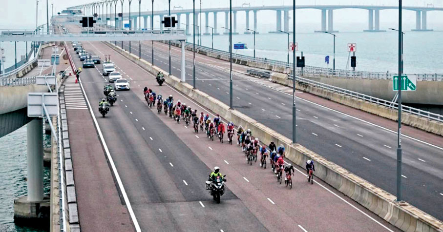 ●跨境公路自行車比賽將橫跨珠海、澳門及香港三地，警方將精準執行滾動式封路。 警方供圖