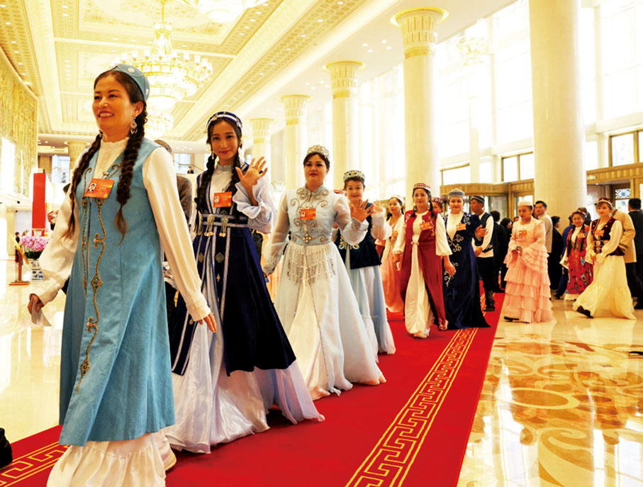 ●9月25日，新疆維吾爾自治區成立70周年慶祝大會在烏魯木齊舉行。 （新華社）