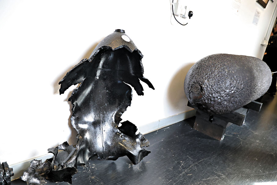 ●2014年在瑪麗醫院發現的500磅美軍炸彈，燃燒內裏炸藥時谷爆炸彈，圖為炸彈殘骸。香港文匯報記者萬霜靈  攝