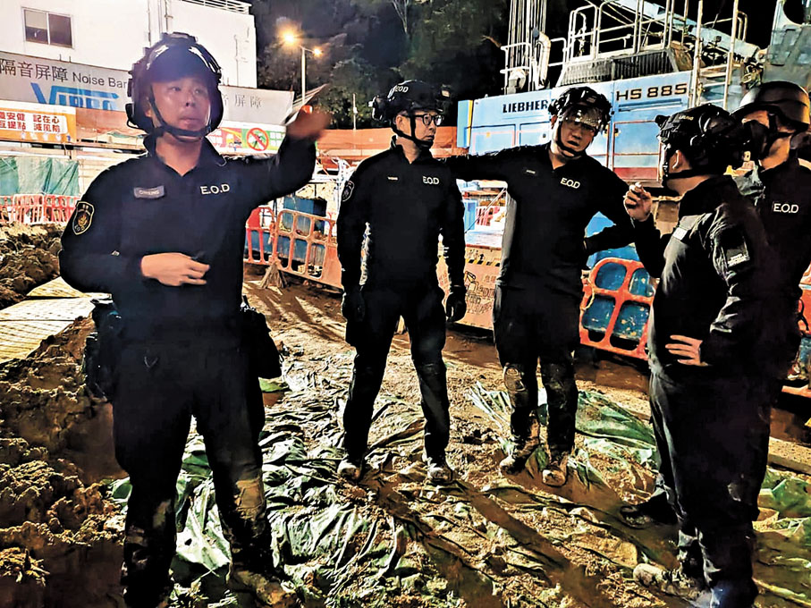 ●張立得（左）在濱海街地盤現場。 警方圖片