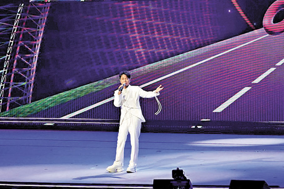 ●李克勤壓軸登場。  香港文匯報記者孫嘉蔚  攝