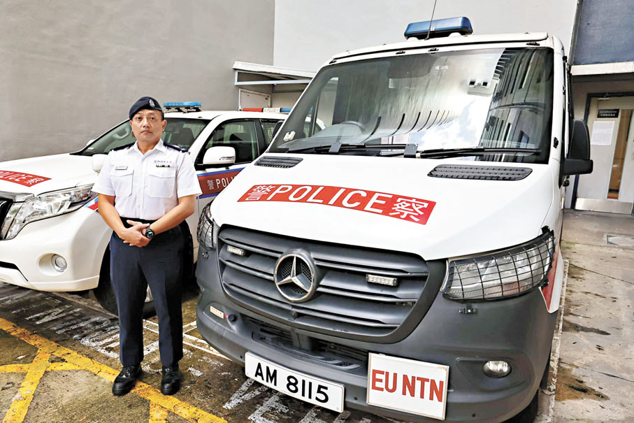 ●加入警隊逾36年，警署警長張禮賢表示，工作很多時也涉及生死，每當成功拯救一條生命，也會帶來很大滿足感。 香港文匯報記者劉友光  攝