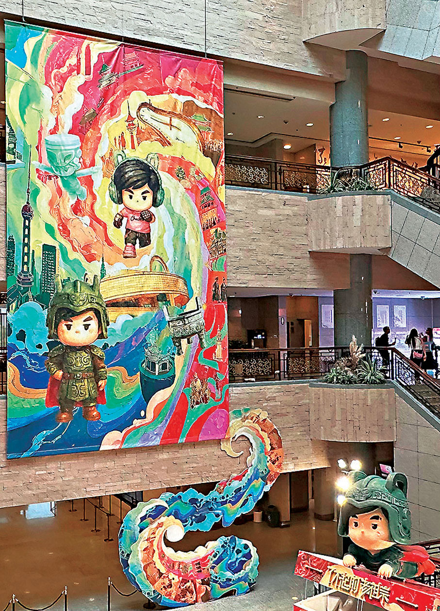 ●「周同學」空降上海博物館。 香港文匯報記者孔雯瓊  攝