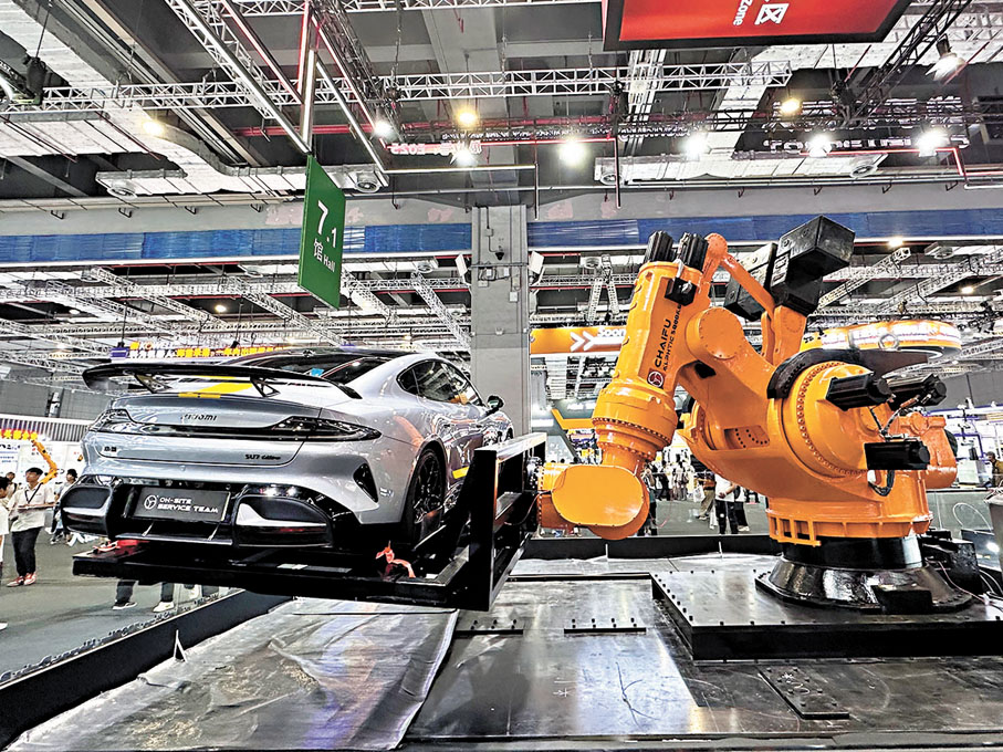 ●可以拎起一輛車的重載機器人。