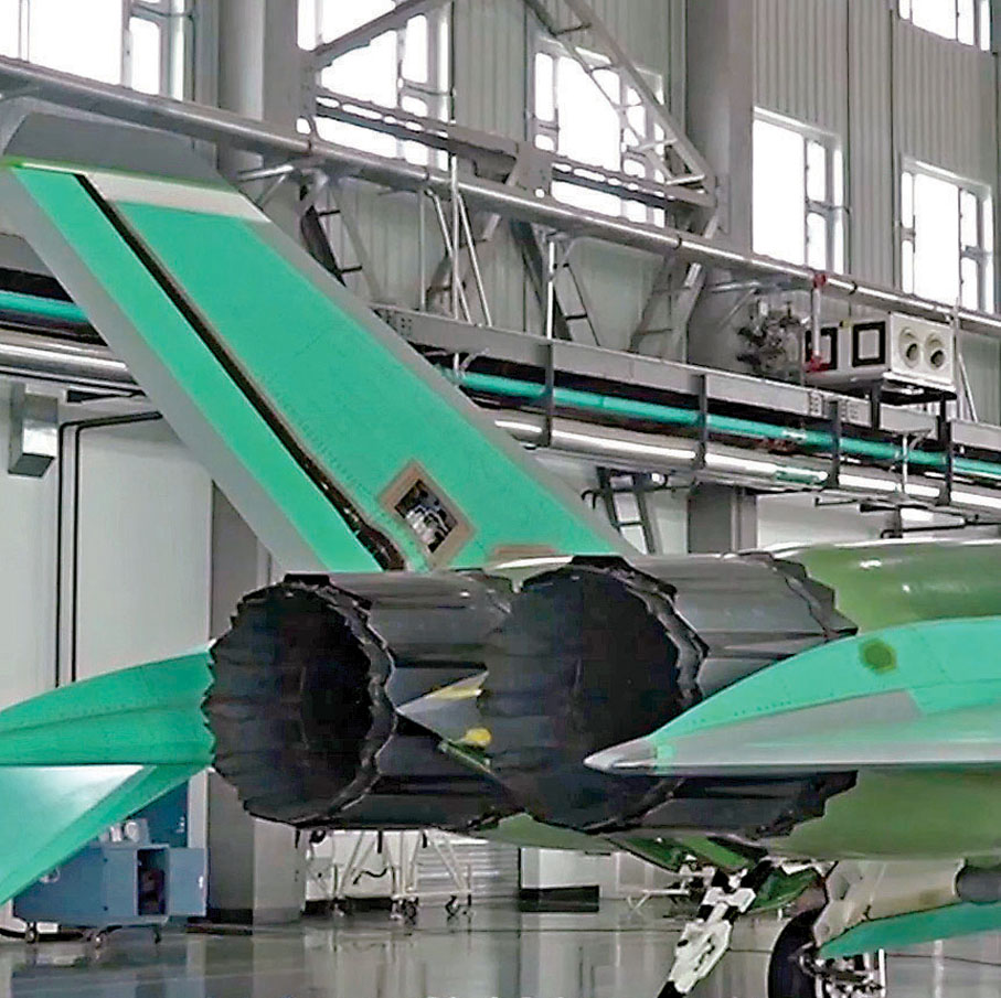 ●殲-35戰機採用一體化設計，單座、雙發、外傾雙垂尾。視頻截圖