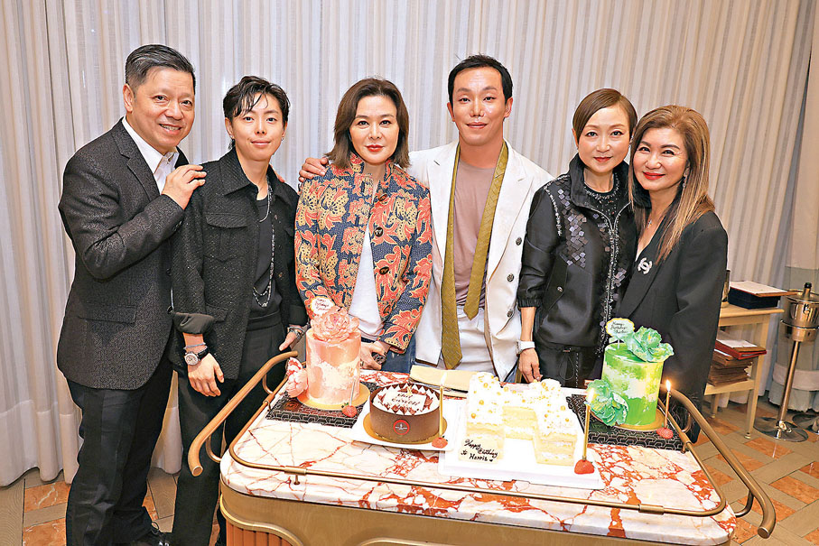 ●陳柏熹(右三)前晚與家人及好友慶生，關之琳(左三)亦有出席。