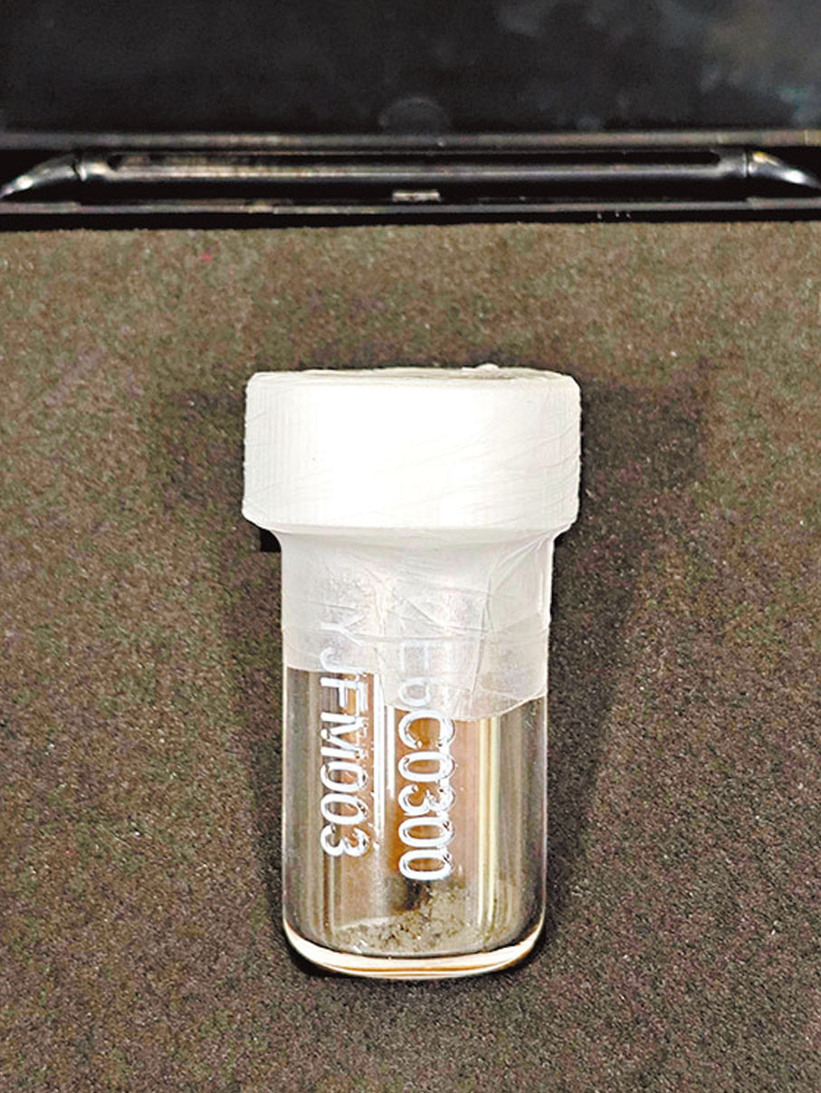 ●嫦娥六號月壤樣品。香港文匯報北京傳真