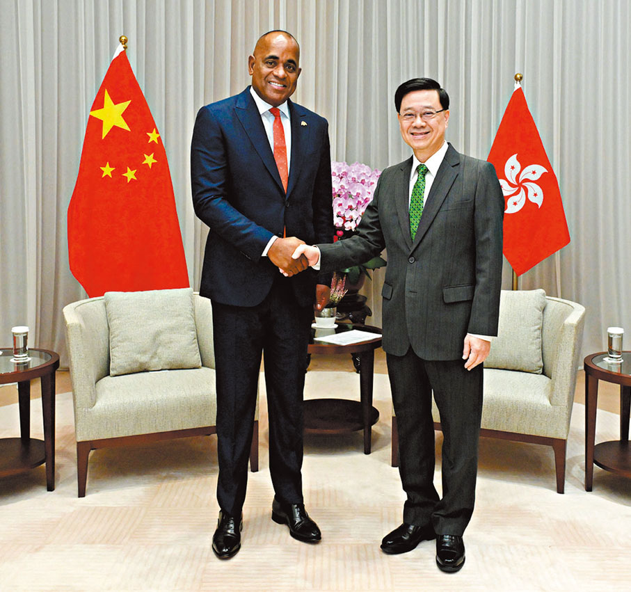 ●行政長官與多米尼克總理會面。