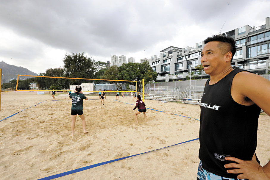 ●謝先生表示，市場化運營有助提升沙灘經濟效益，但需加強監管。 香港文匯報記者萬霜靈  攝