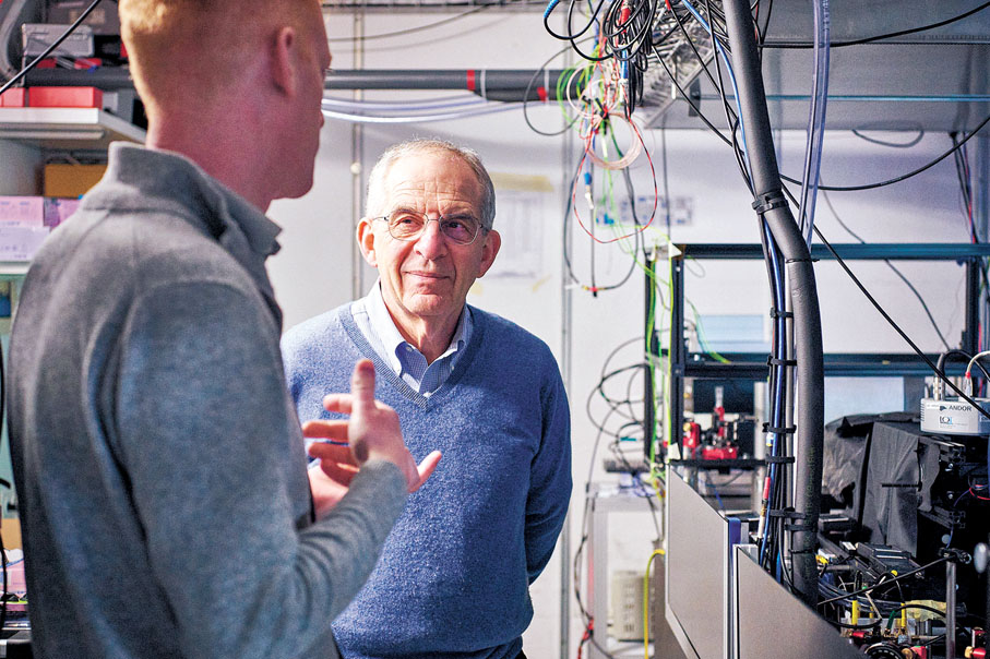 德沃雷特（72歲）●1982年獲法國巴黎南大學博士學位，現任美國耶魯大學及加州大學聖塔芭芭拉分校教授。