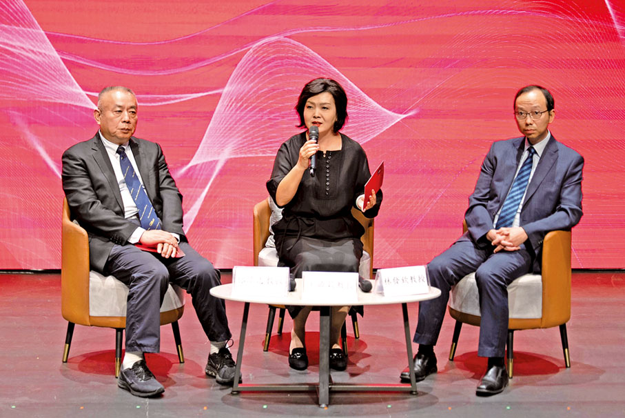 ●（左起）林廣志、王曉莉、林發欽向與會者傳遞抗戰精神的時代價值。 （澳門文化局圖片）