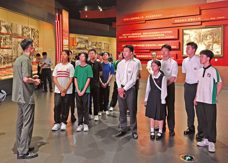 ●澳門師生代表團參觀中國人民抗日戰爭紀念館。（澳門教青局圖片）