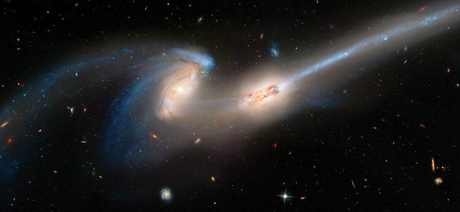 ●圖為雙鼠星系，目前正處於碰撞和合併過程中。網上圖片