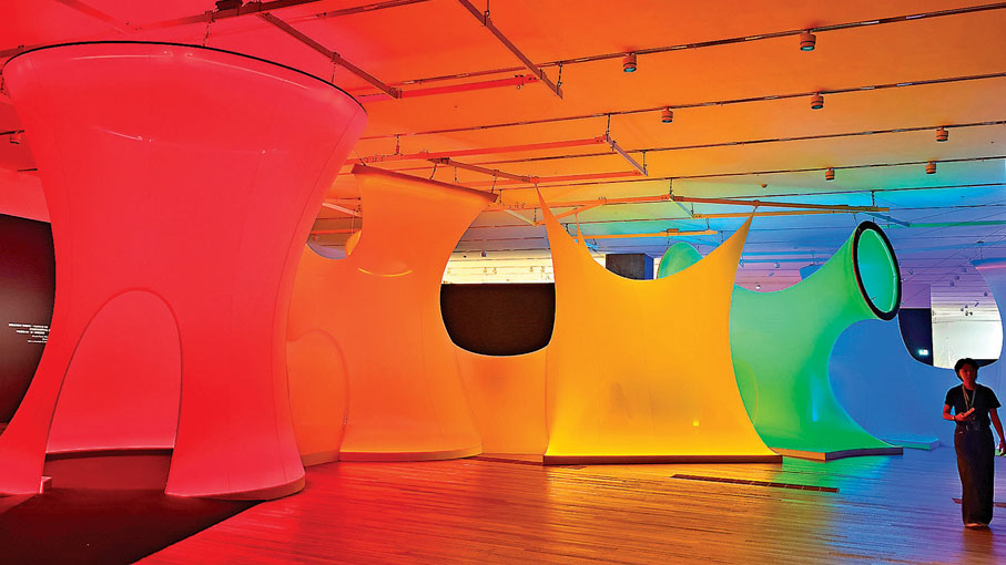 ●亞歷山德拉·卡蘇巴的《光譜通道》色彩繽紛。