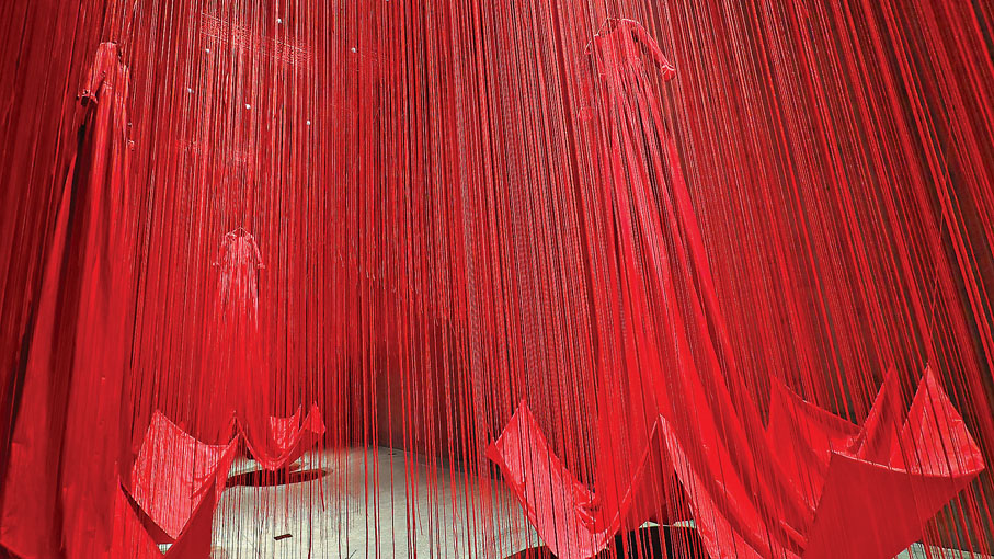 ●鹽田千春呈現委約作品《無限回憶》。