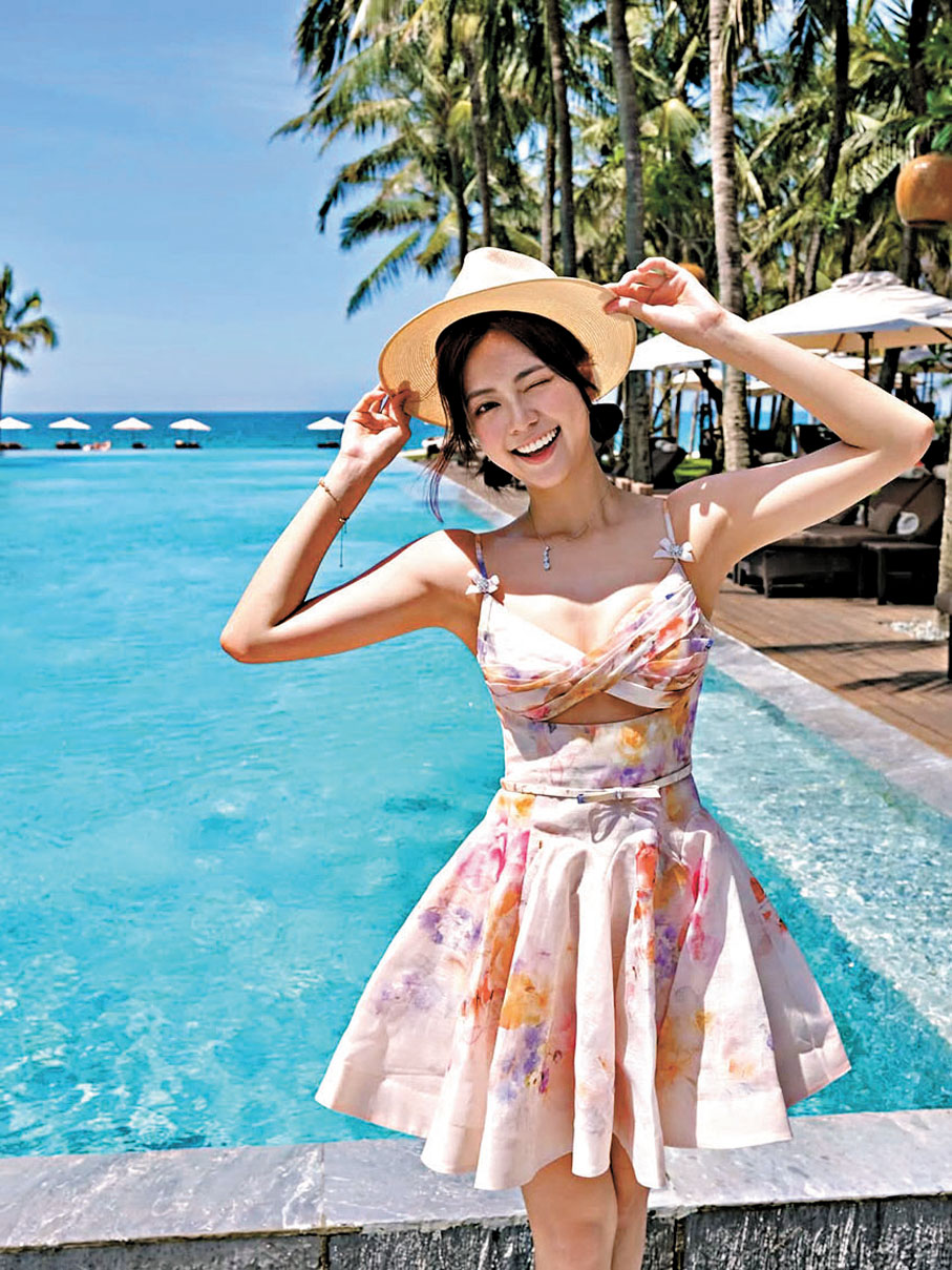 ●游嘉欣不介意泳裝上陣。   網上圖片