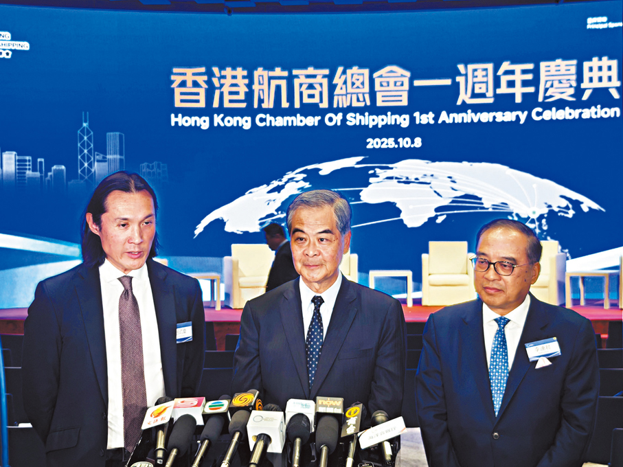 ●左起：趙式慶、梁振英、李連君。香港文匯報記者黃安琪  攝 