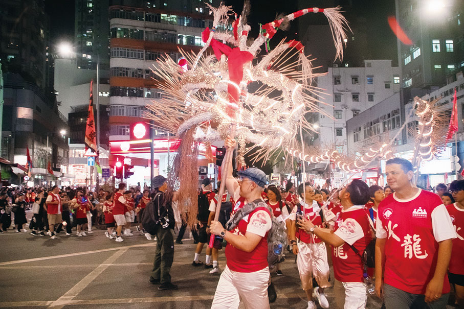 ●舞火龍充分展現中華文化的深厚底蘊。