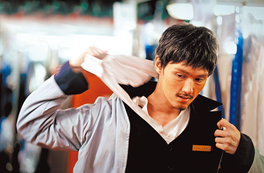 ● 《捕風追影》裏文俊輝變裝。 受訪者供圖