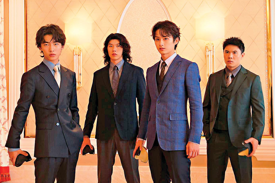 ●「狼崽子」出場的第一幕，4人統一身穿西裝，但風格不同。  受訪者供圖
