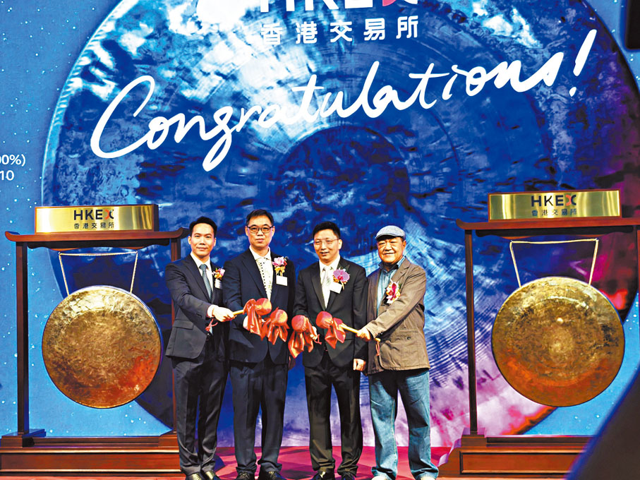 ● 香港新股市場熾熱，金葉國際和摯達科技昨日在港掛牌上市，股價升幅理想。香港文匯報記者黃安琪  攝