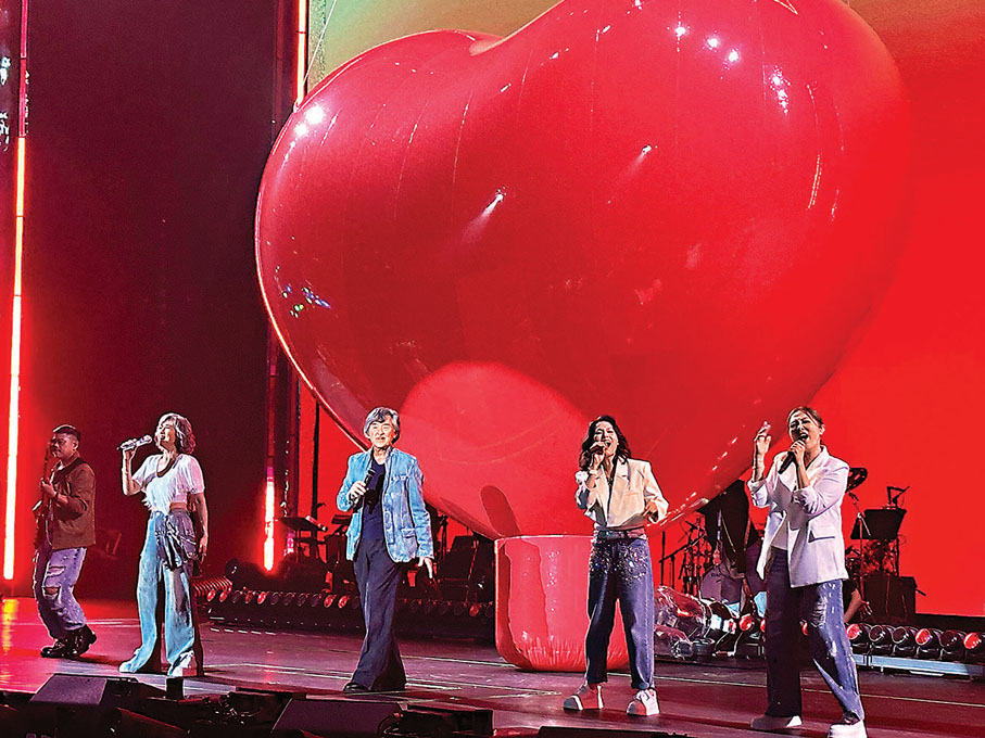 ●林子祥與葉蒨文向大家送大愛。香港文匯報記者子棠  攝