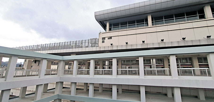 ●圖為落馬洲站前往港深創科園的高架公共運輸交匯處天橋。香港文匯報記者鄧偉明  攝