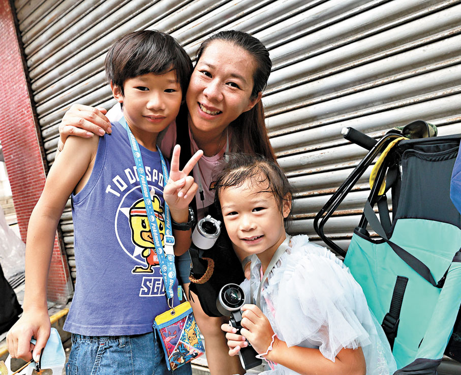 ●何女士冀讓兩子女感受中華傳統文化。香港文匯報記者北山彥  攝