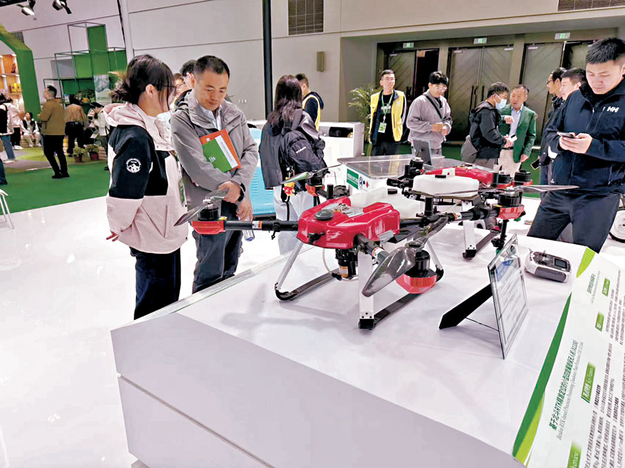 ●2025世界農業科技創新大會（WAFI）13日在京開幕。圖為基於北斗定位的農用無人機產品。