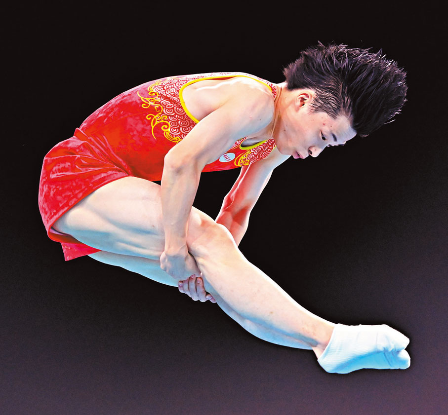 ●10月12日，湖南高速隊選手嚴浪宇在比賽中。最終，他獲得冠軍。新華社