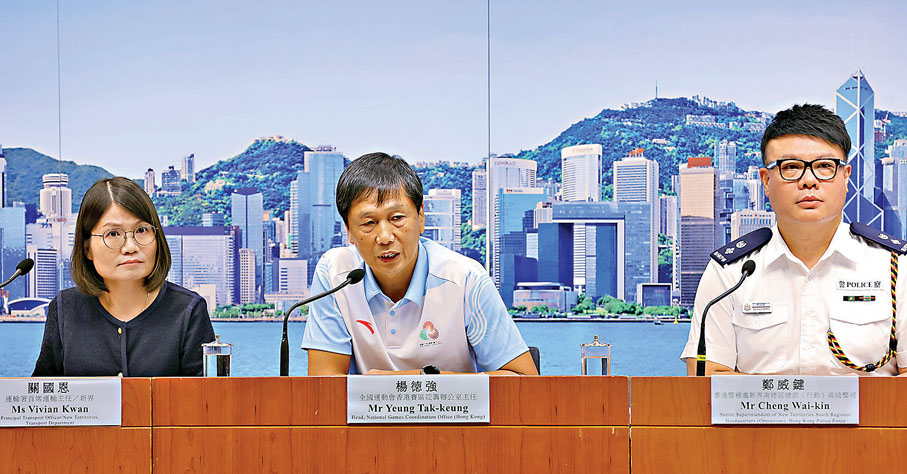 ●楊德強（中）表示，三地賽區將於特定時段在港珠澳大橋口岸和部分道路實施臨時管控措施。 中通社