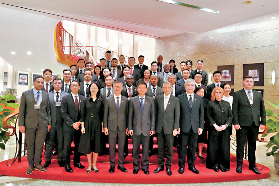 ●外交部駐港公署13日為香港廉政公署國際反貪涉外培訓班舉辦歡迎活動。外交部駐港公署網站圖片