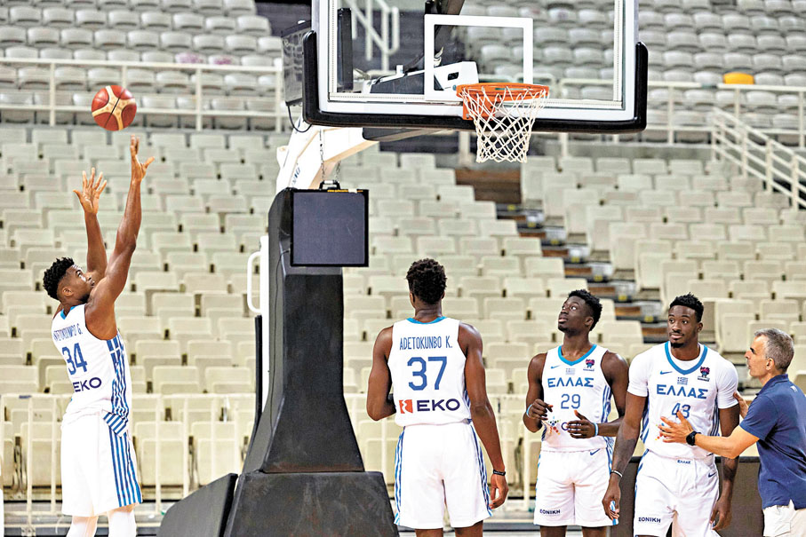 ●A.阿迪圖昆保（右三）有望與哥哥們同隊獻技。 資料圖片