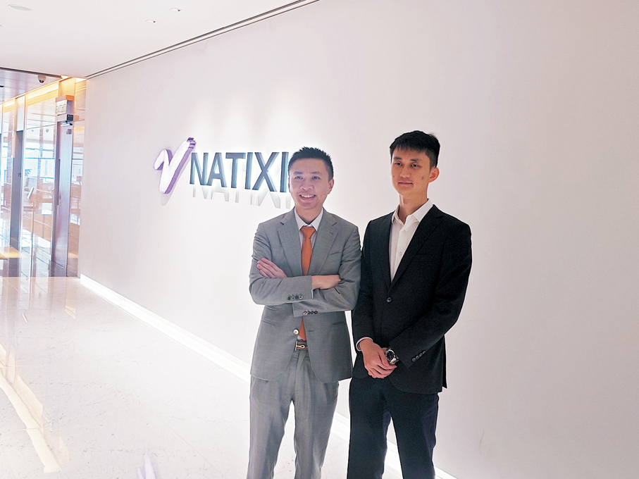 ●法國外貿銀行吳卓殷（左）認為，香港銀行業的資產質量壓力風險仍遠低於與亞洲金融危機時期。 香港文匯報記者岑健樂  攝