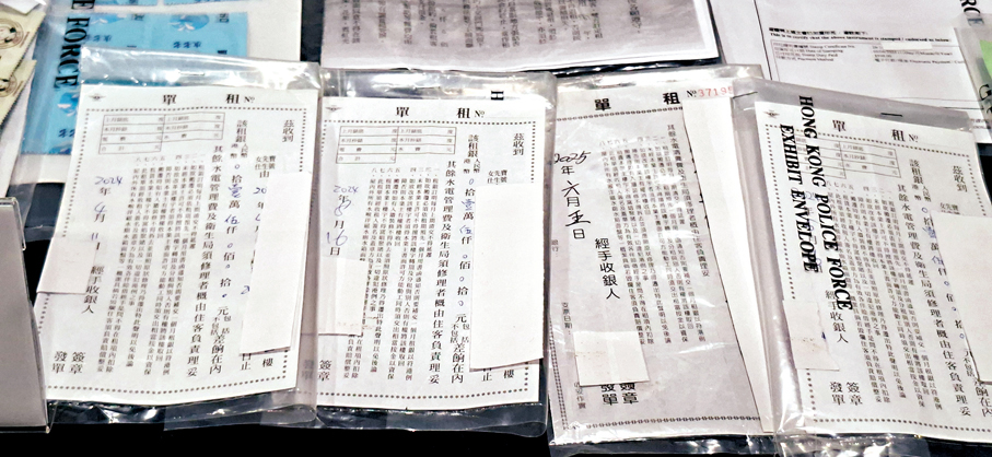 ●警方檢獲相關賣淫處所的租屋文件。 香港文匯報記者鄧偉明  攝