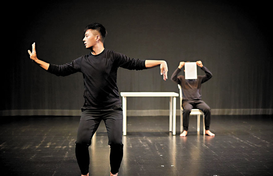 ●進念在新加坡交流演出作品的劇照。 進念供圖