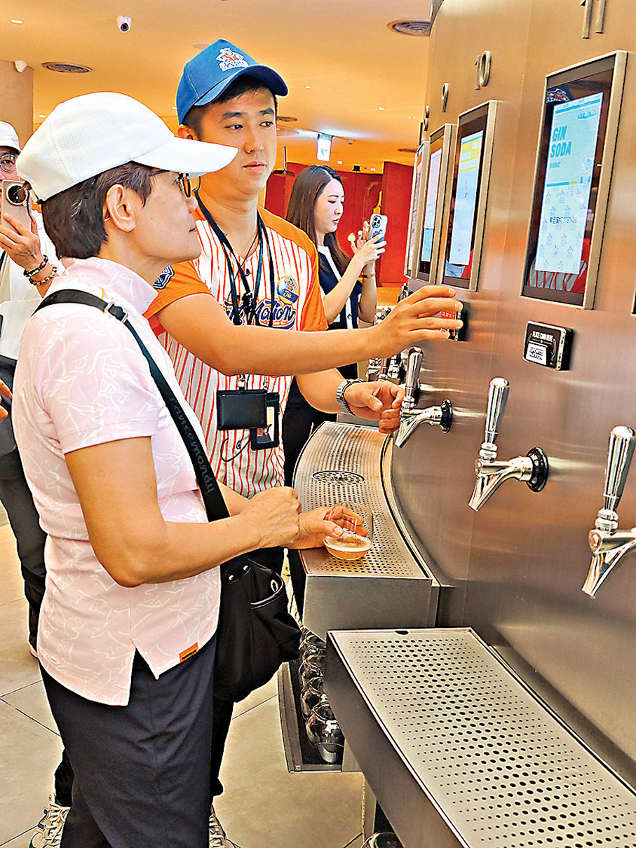 ●顧客可隨喜好選擇酒精與無酒精飲料。