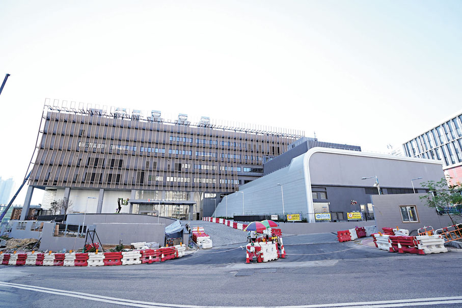 ●香港中醫醫院建設在2025年9月中旬進入收尾階段。 香港文匯報記者曾興偉  攝